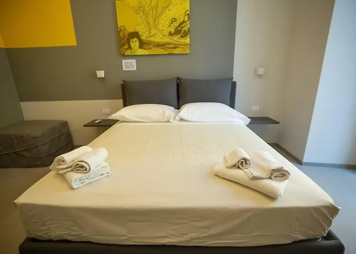 Aparthotel Napoli è....... By Dimorra